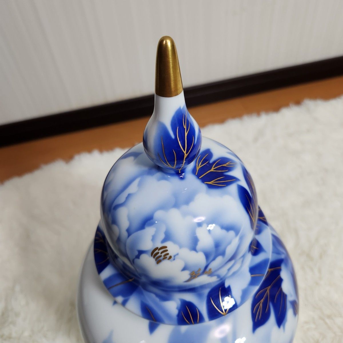 箱付き美品】宮内庁御用達 深川製磁 牡丹 冠付 花瓶 美術有田焼 金彩