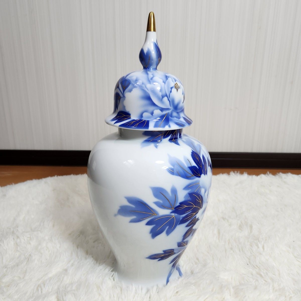 箱付き美品】宮内庁御用達 深川製磁 牡丹 冠付 花瓶 美術有田焼 金彩