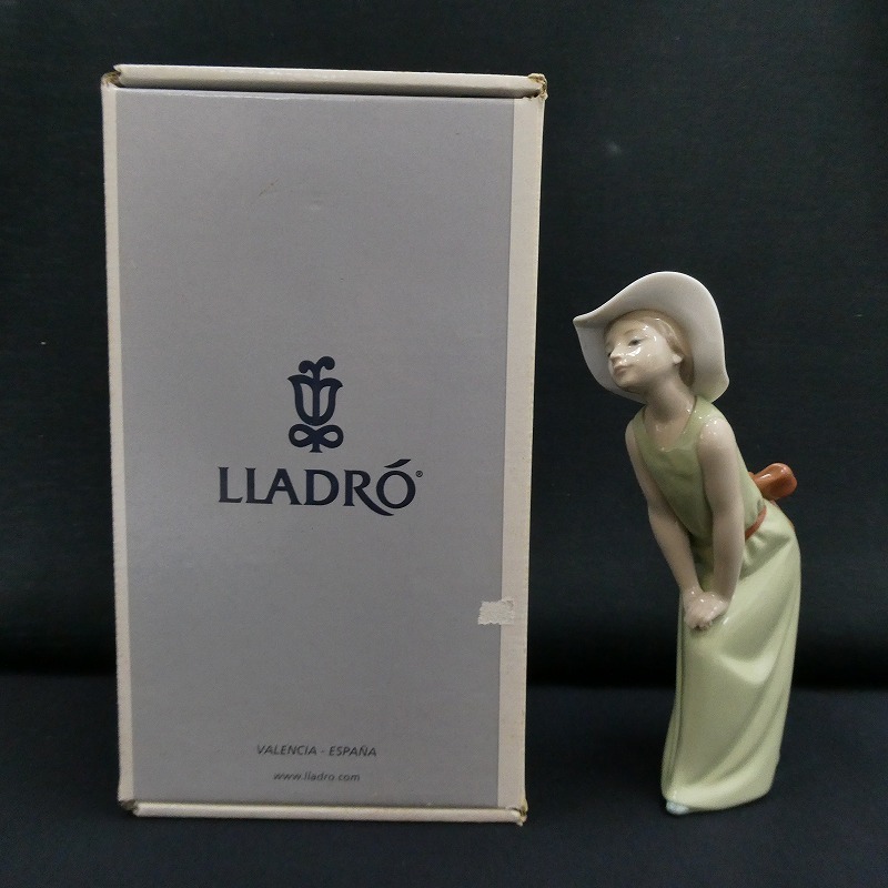 LLADRO リヤドロ／鏡のまえで「若草色の少女」 【公式通販】