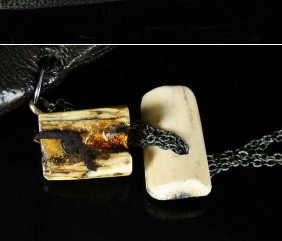 江戸後期～明治期 銀獅子図金具煙草入れ 喫煙具 提げ物 緒締め 時代物