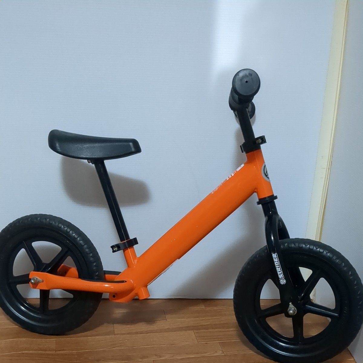 STRIDER ストライダー 12インチ スポーツモデル オレンジ スタンド付き
