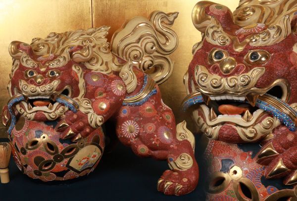 九谷焼 色絵金彩 玉乗り獅子 置物 床飾り 高さ45㎝ 巾56㎝ 大型 BE948