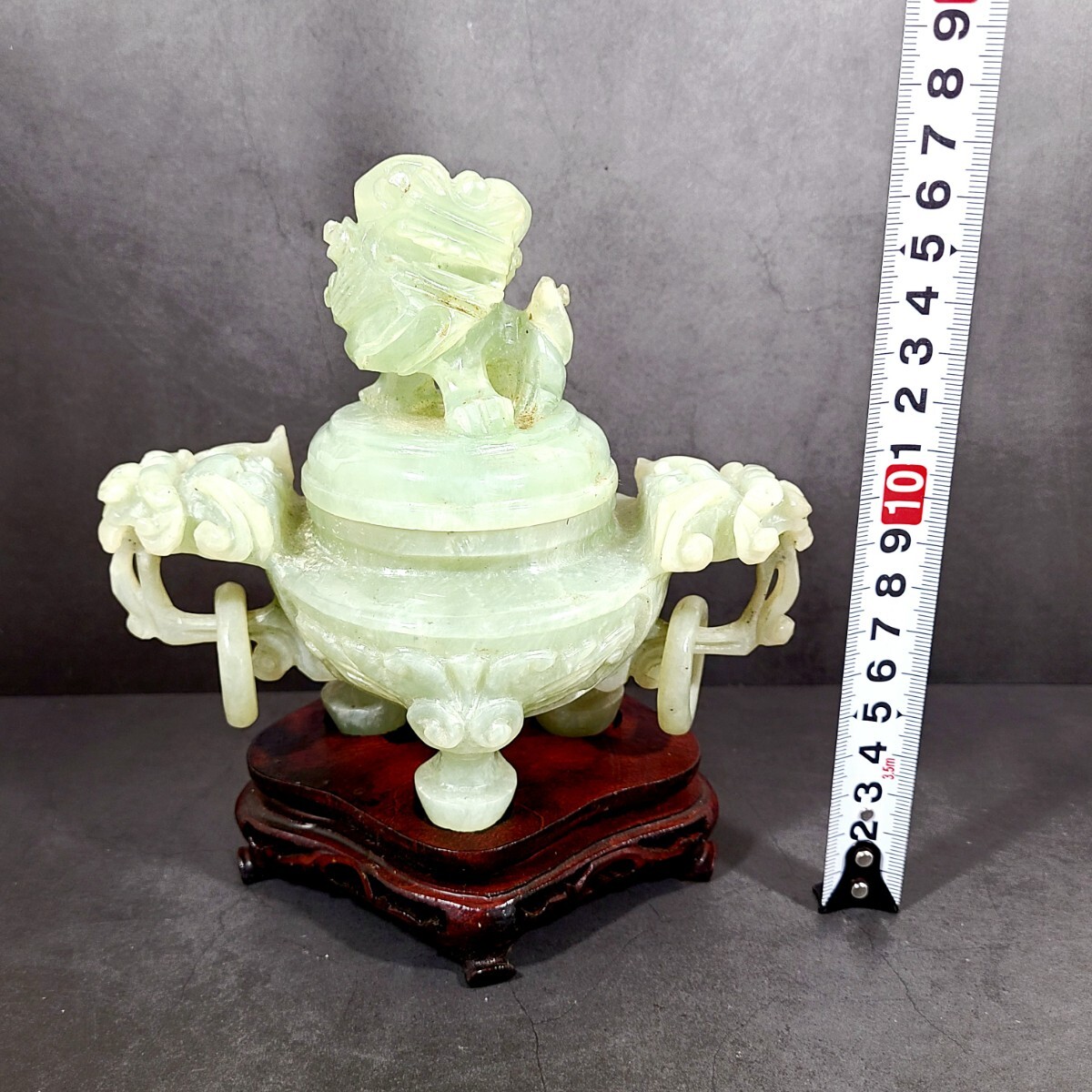 ネフライト彫刻 玉石獅子台座付置物 翡翠 ネフライト彫刻 玉石獅子台座