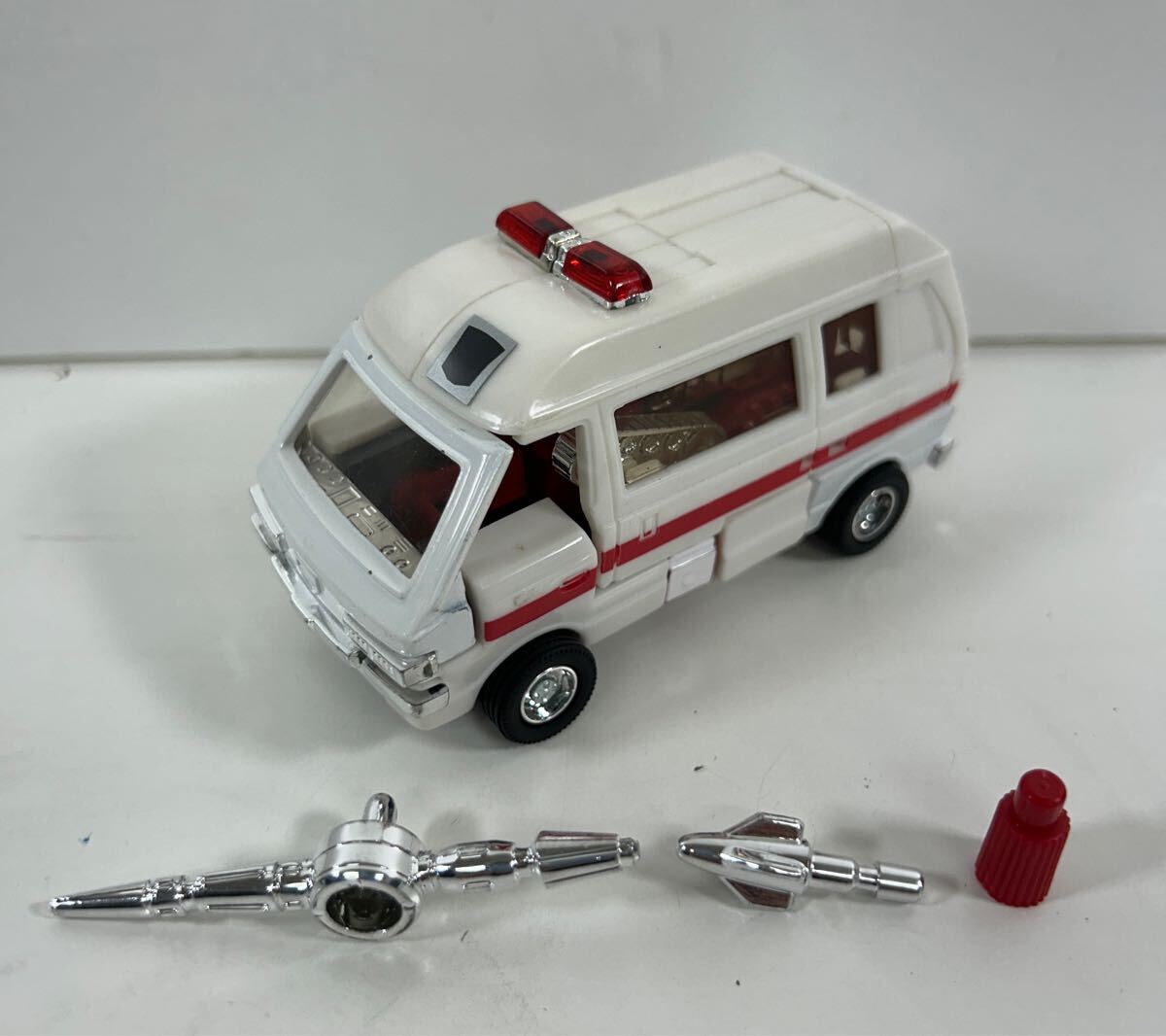 ダイアクロンカーロボットワンボックスチェリーバネット救急車タイプ