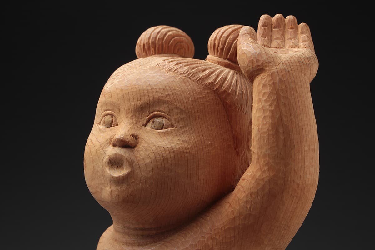 EV529 【彫刻家 牧田善晴 作】一刀彫 木彫 淡彩 稚児「舞踊をする童子