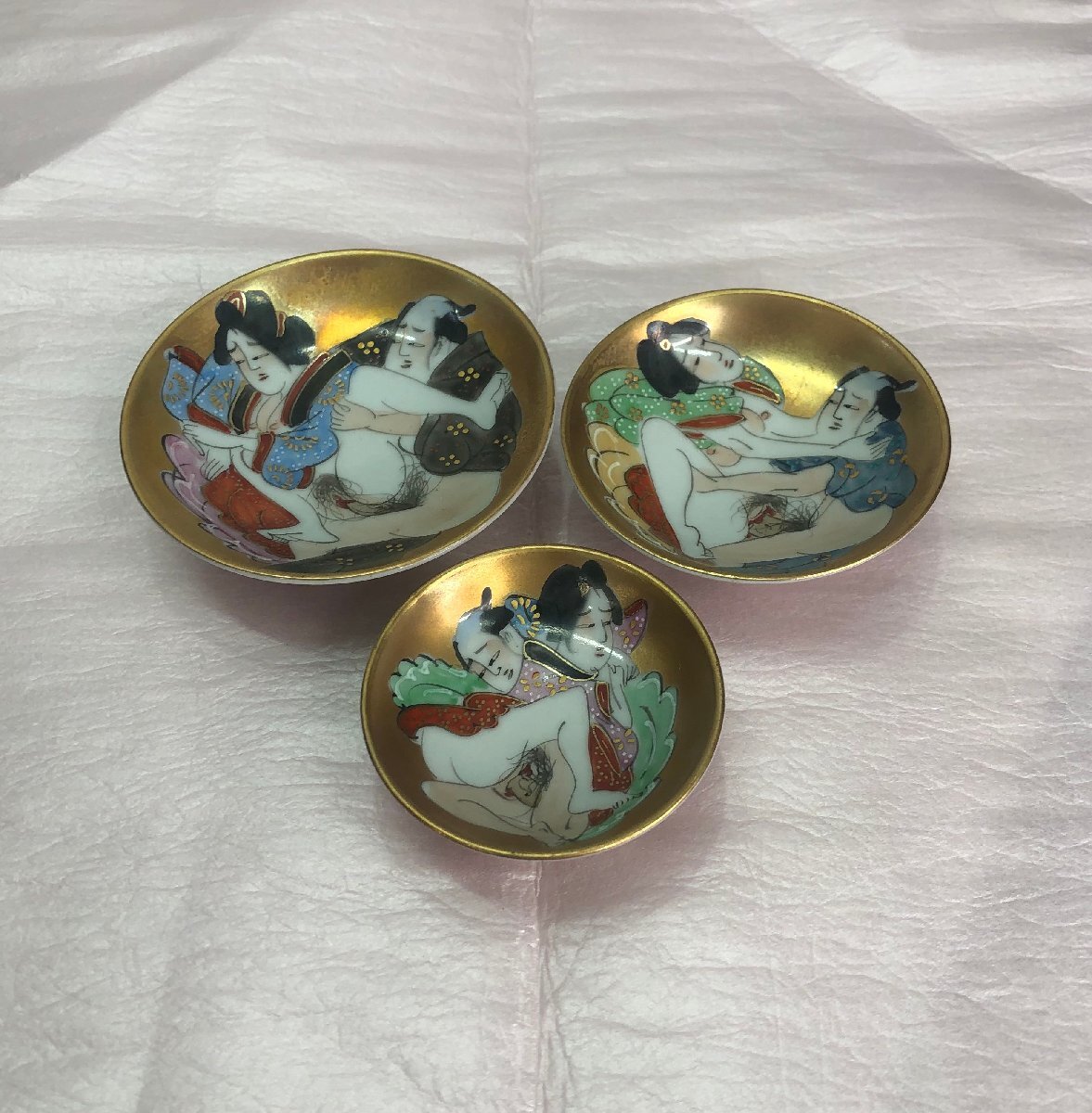M$ 九谷焼 春画 盃三組セット 艶絵 骨董品 酒器 金彩 A2411-009
