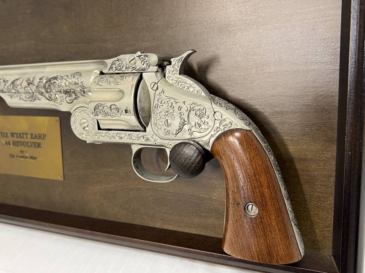 箱付き木枠なし】Wyatt Earp 44 Revolver エングレービング 箱付き木枠