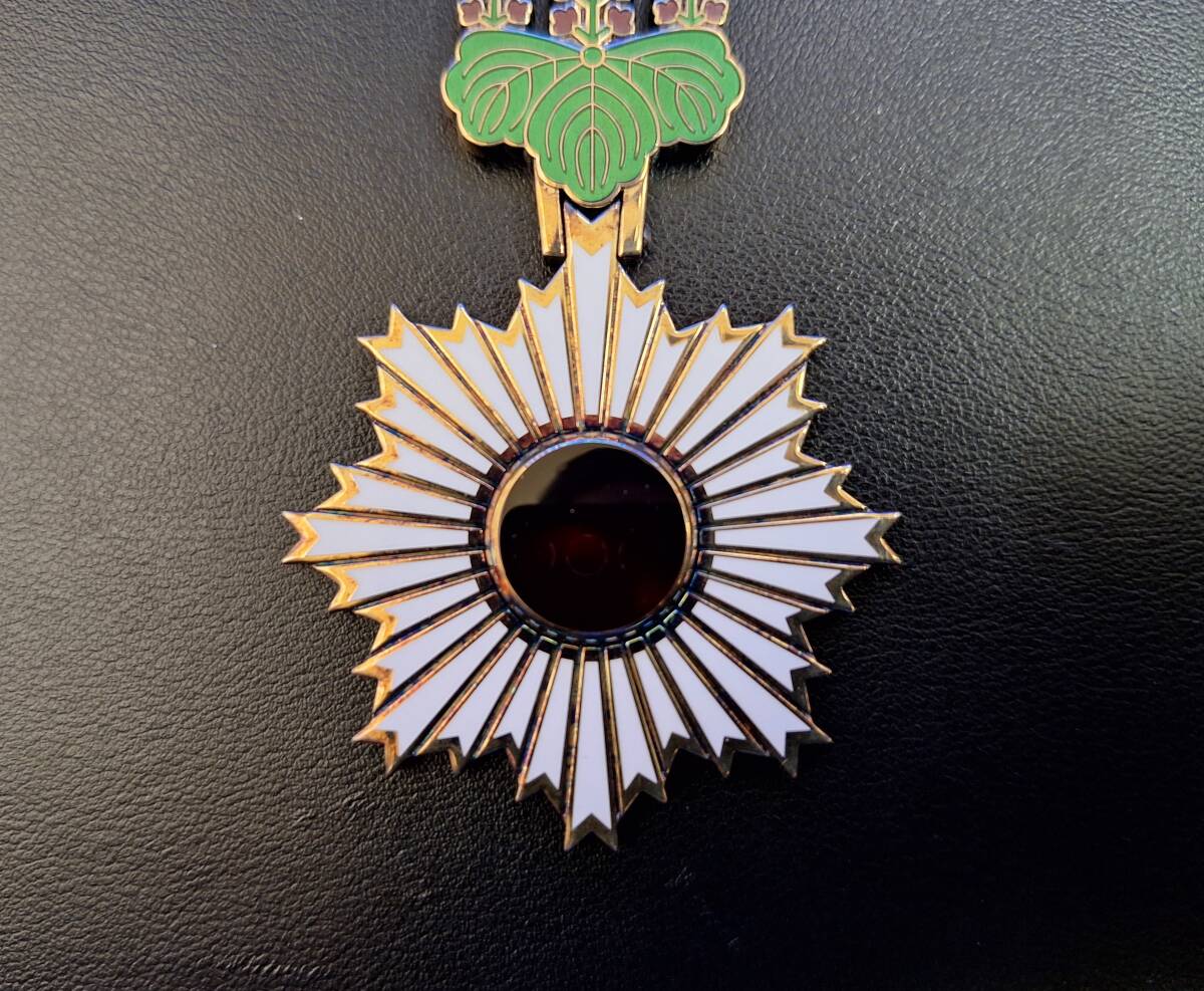 激レア 極美品現行 旭日小綬章 旧勲四等 勲章 略綬付き 完品 褒章 徽章