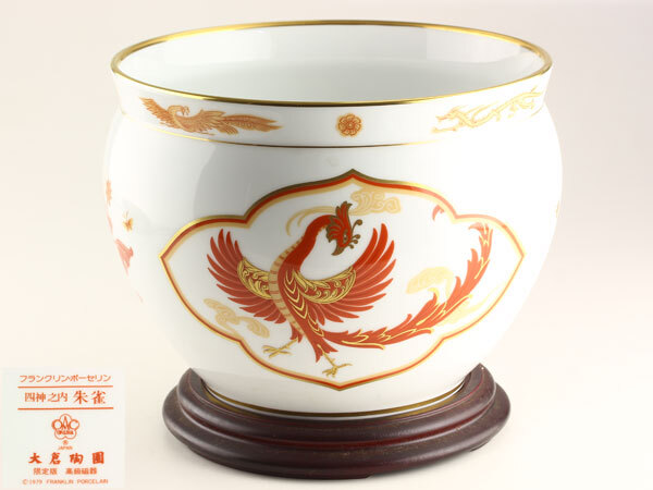 限定品】大倉陶園 四神之内 白虎 飾壺 花瓶 高級磁器 ベース 台付き