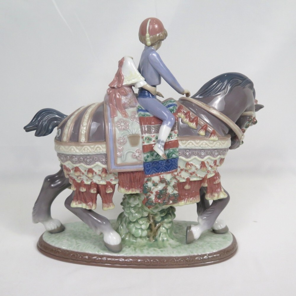 未使用・箱入。 陶器 置物 LLADRO（リヤドロ）サンホセのお祭り 未使用