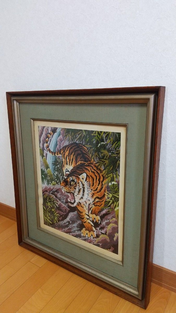 虎の刺繍アート 木製フレーム入り 【公式通販】