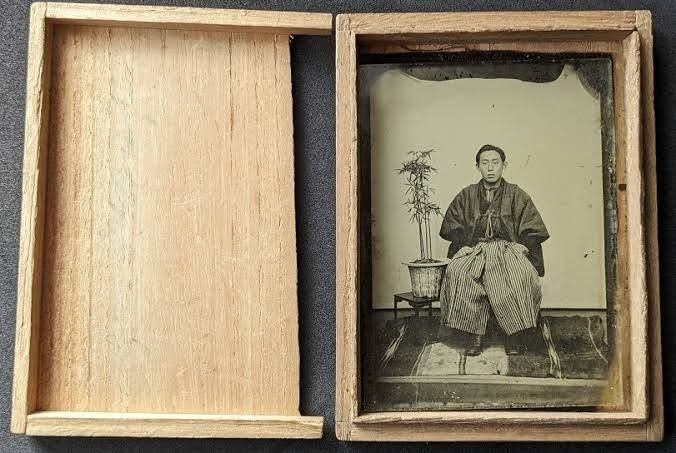 美品共箱付 明治16年◇ガラス板湿板写真『伊藤さんと中川さん』名古屋