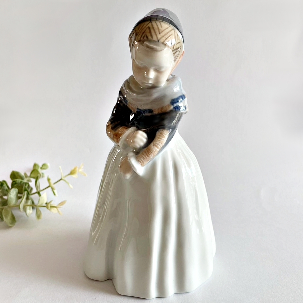 ストア ロイヤルコペンハーゲン フィギュリン 陶器人形 民族衣装