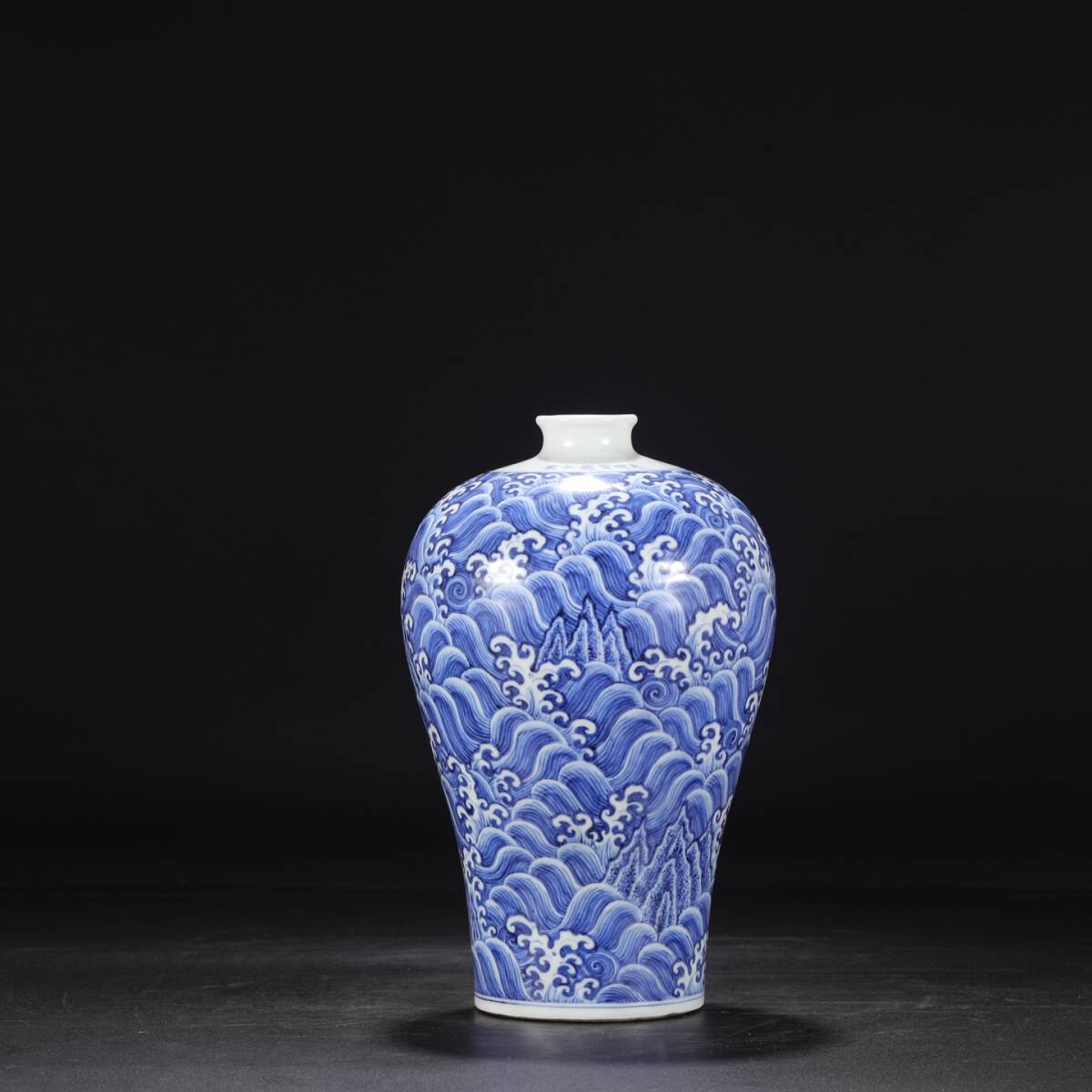 中国明時代中期(青花)染付梅瓶 中国明時代中期(青花)染付梅瓶