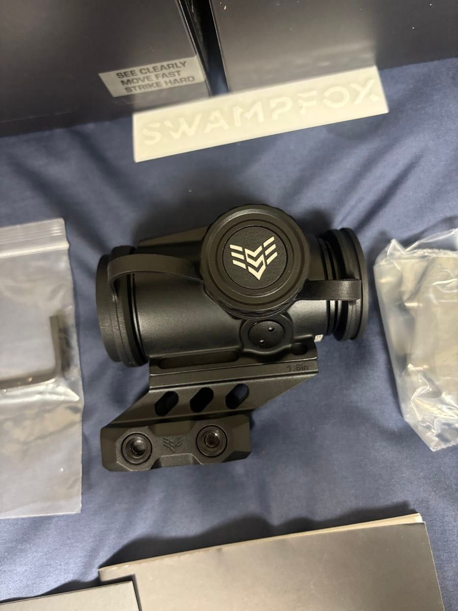 swampfox ドットサイト 実物 実物 Swampfox TRIHAWK 3X30 プリズム