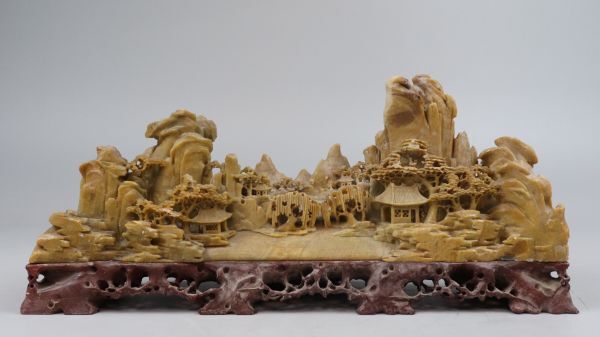 寿山石の彫刻楼閣山水風景ジオラマ中国美術天然石水雕ガラスケース付き