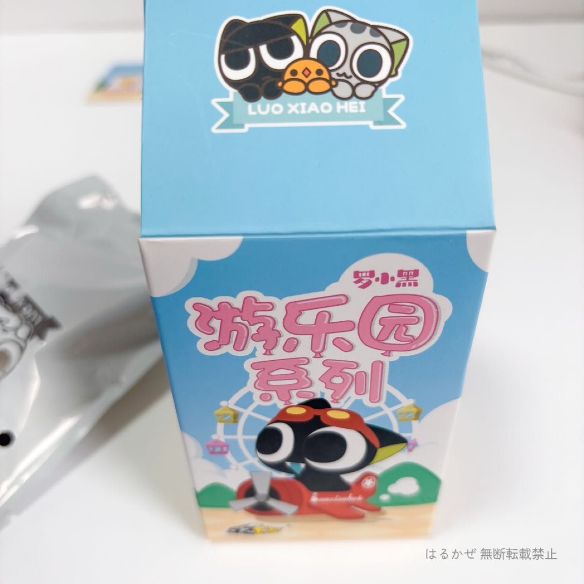 羅小黒戦記 ビジュー 桃 ぬいぐるみキーホルダー＆遊園地フィギュア