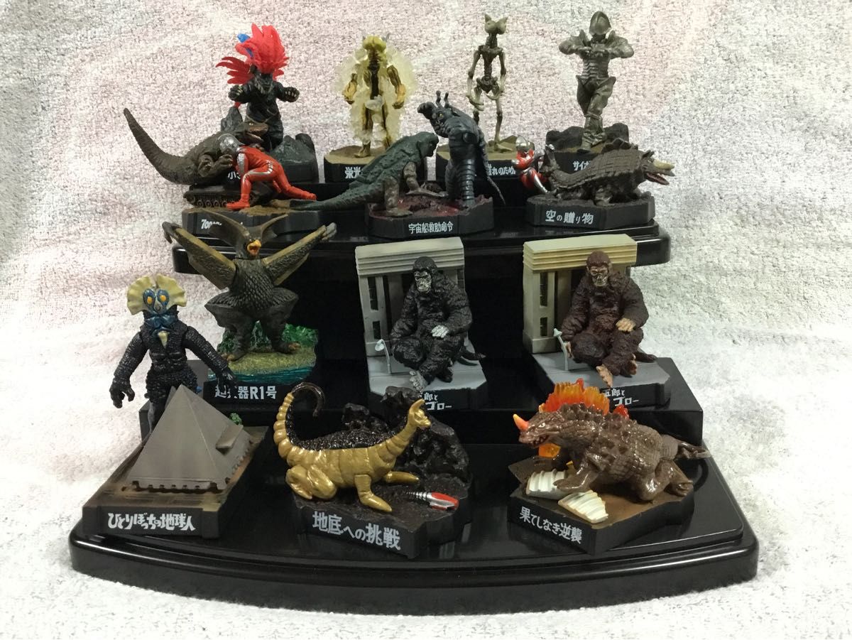 食玩 ウルトラセブン、ウルトラマン ウルトラ怪獣名鑑84体 基地付き