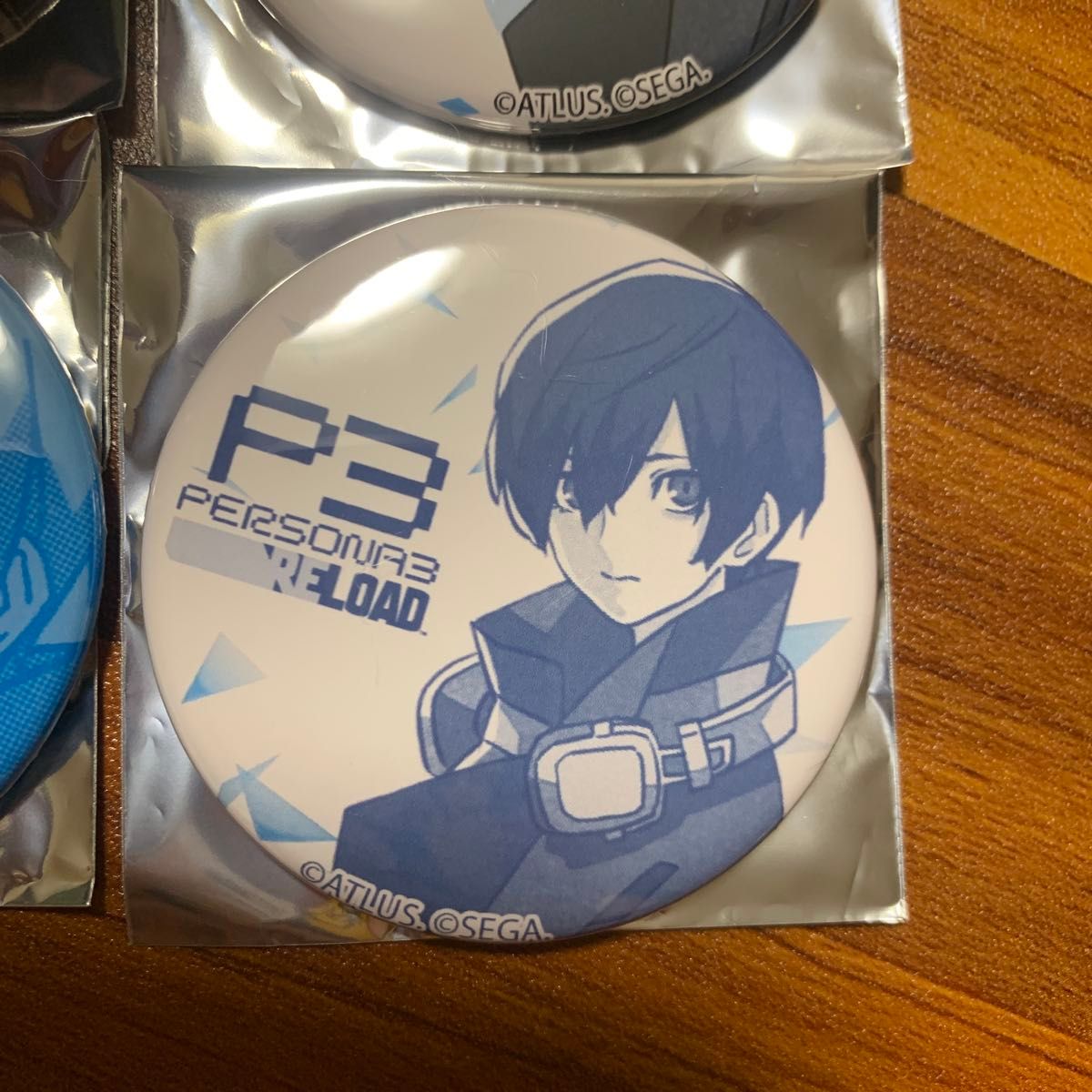 ペルソナ3 リロード ホロ缶バッジ 結城理 Rbaker コラボ ペルソナ3