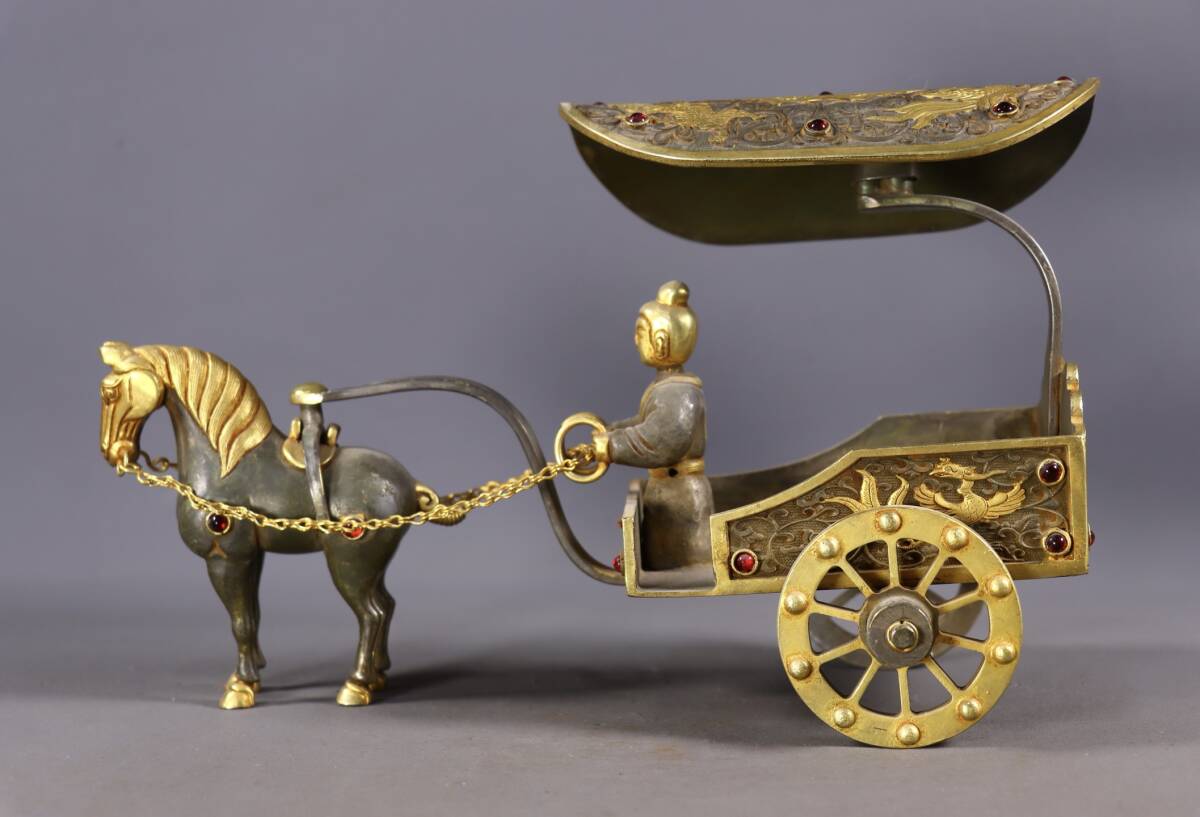 中国古美術・旧蔵鏨刻鎏金の馬車・純銅製・高浮彫り・置物・文房具