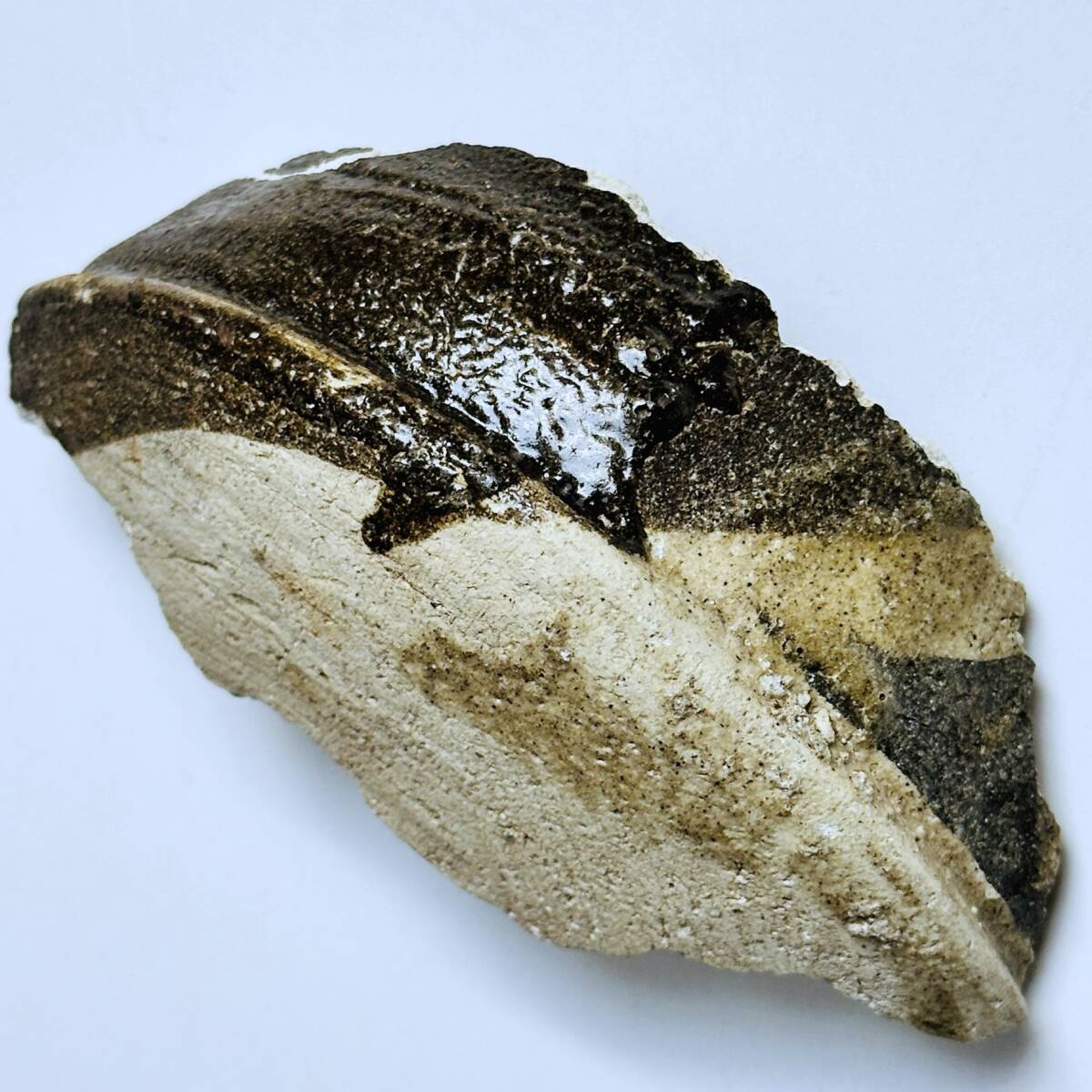 黒織部陶片 桃山 江戸初期 美濃古陶 美濃桃山陶 美濃焼 古陶磁 織部 骨董