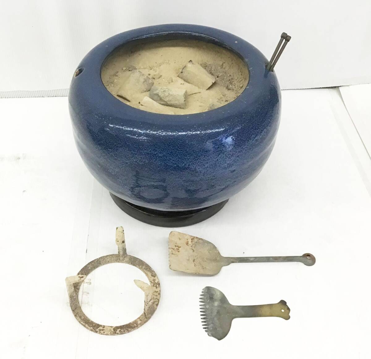 昭和レトロの火鉢