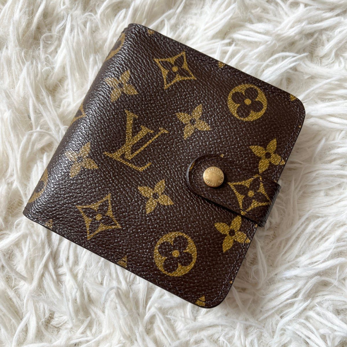 LOUIS VUITTON ルイヴィトン モノグラム コンパクトジップ 二つ折り