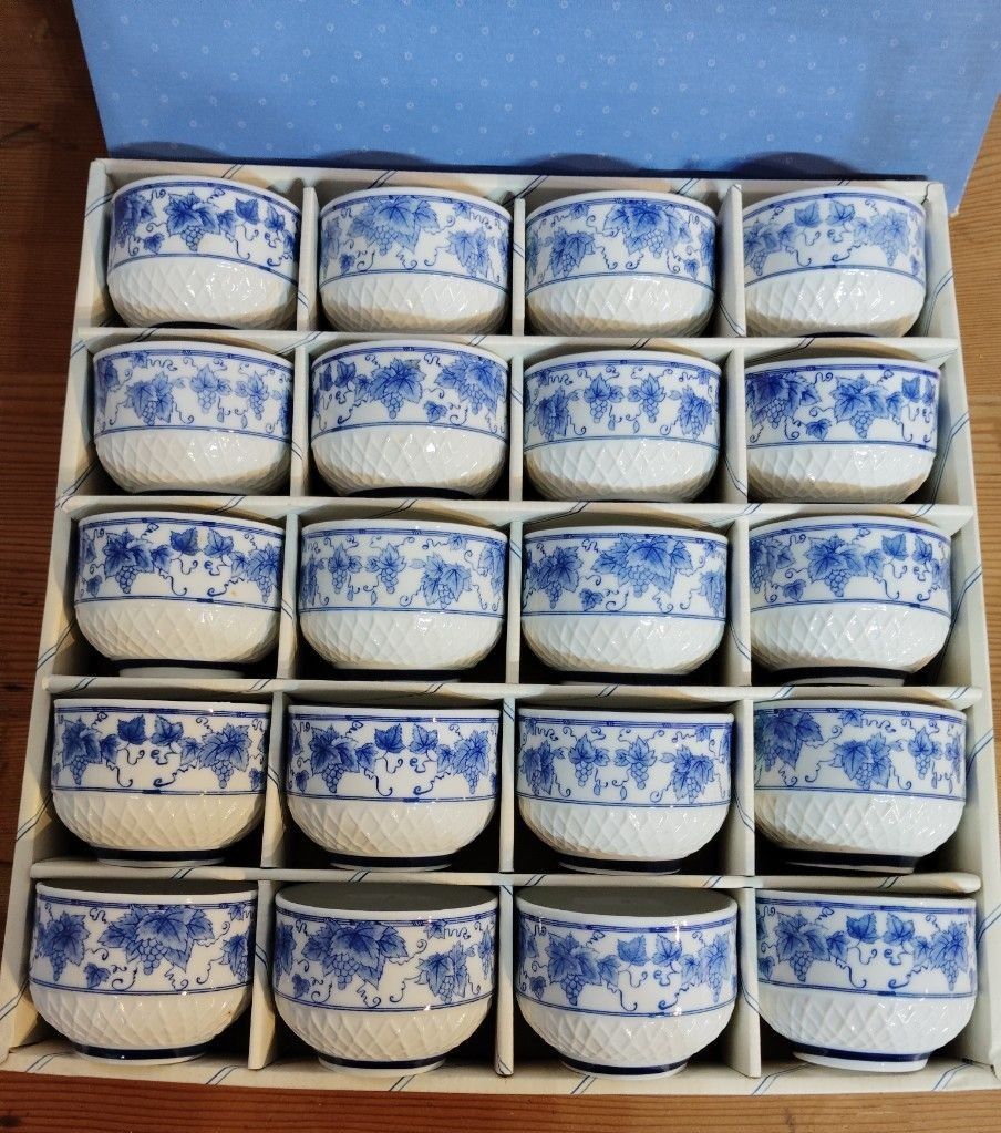 トップ 20セット、とレトロ青磁、湯呑みセット 20セット、とレトロ青磁