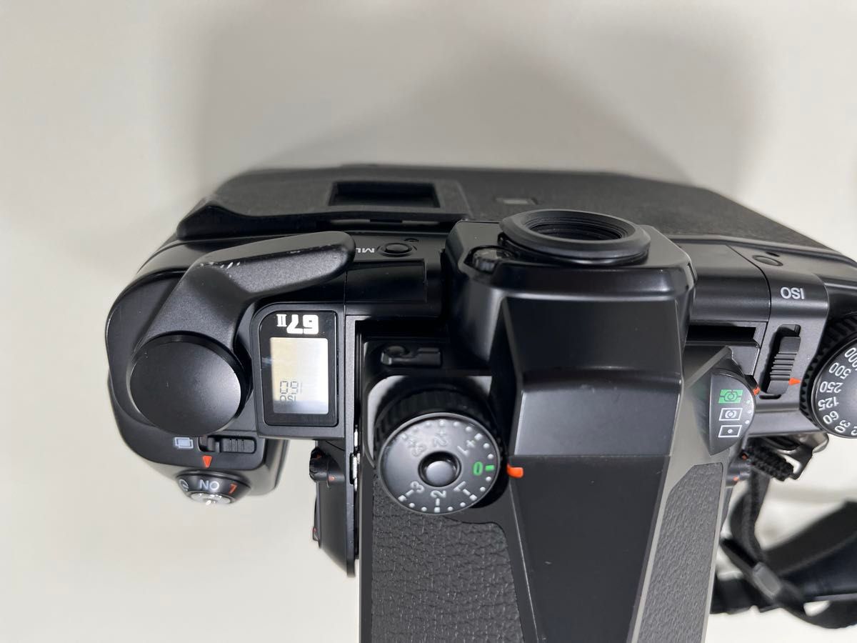 Pentax67II ボデイ(AEファインダー付き 純正ストラップ)美品