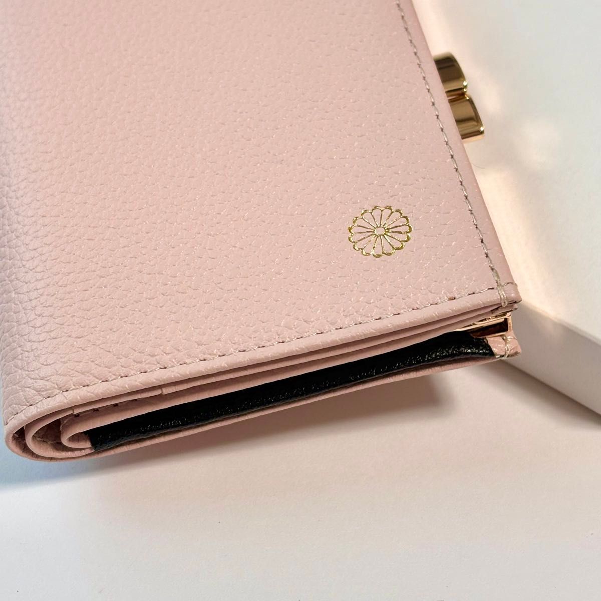 新品】皇居 財布 二つ折り がま口 ピンクベージュ 皇居 財布 がま口 二