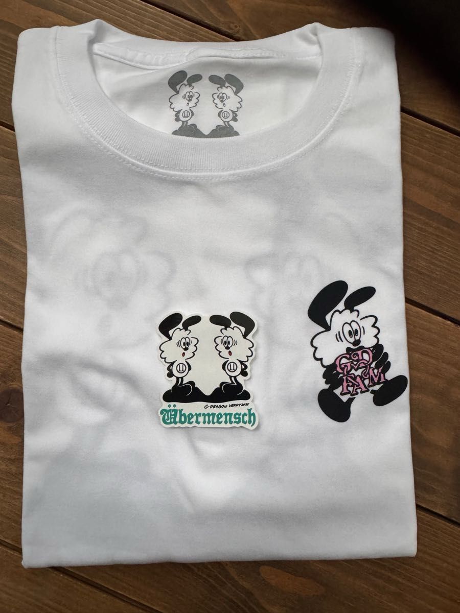VERDY x G-DRAGON Ubermensch Tシャツ 白 XL 新品未開封 偽物との比較
