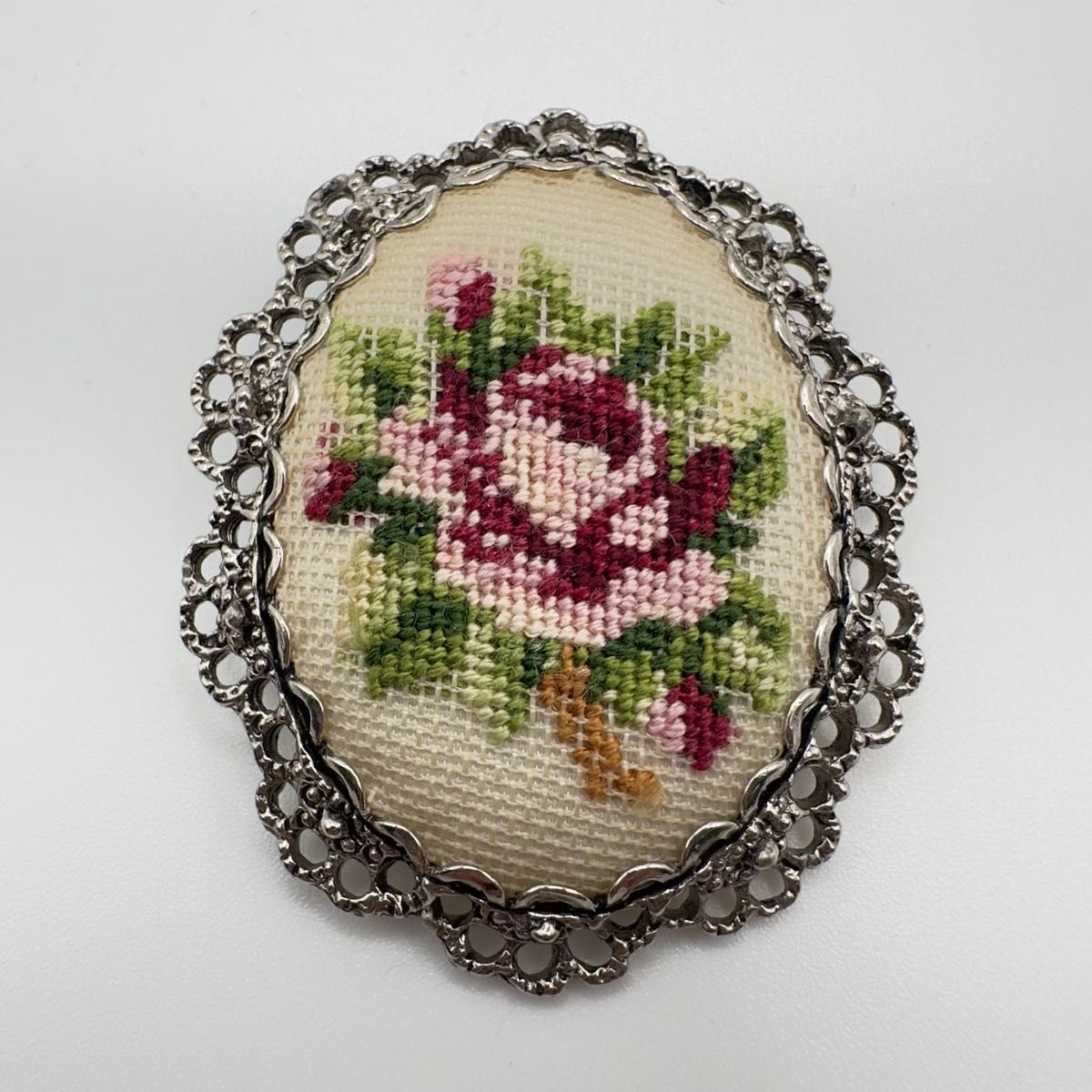 コレクション プチポワン・プチポアン☆刺繍ブローチ ピンク薔薇