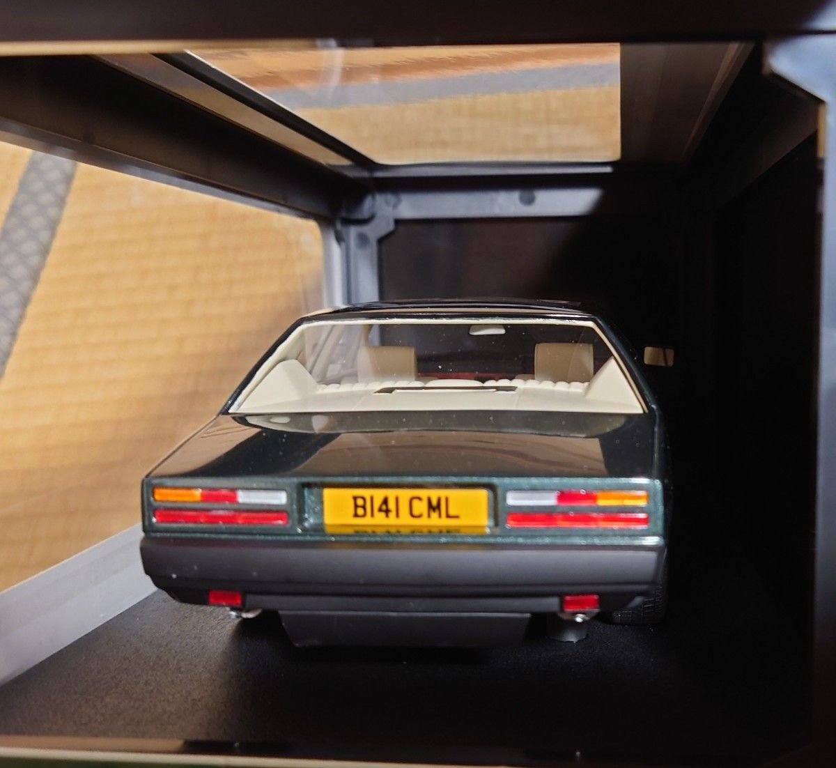 ②CULT 1/18 アストンマーティン・ラゴンダ 1985 グリーンメタリック