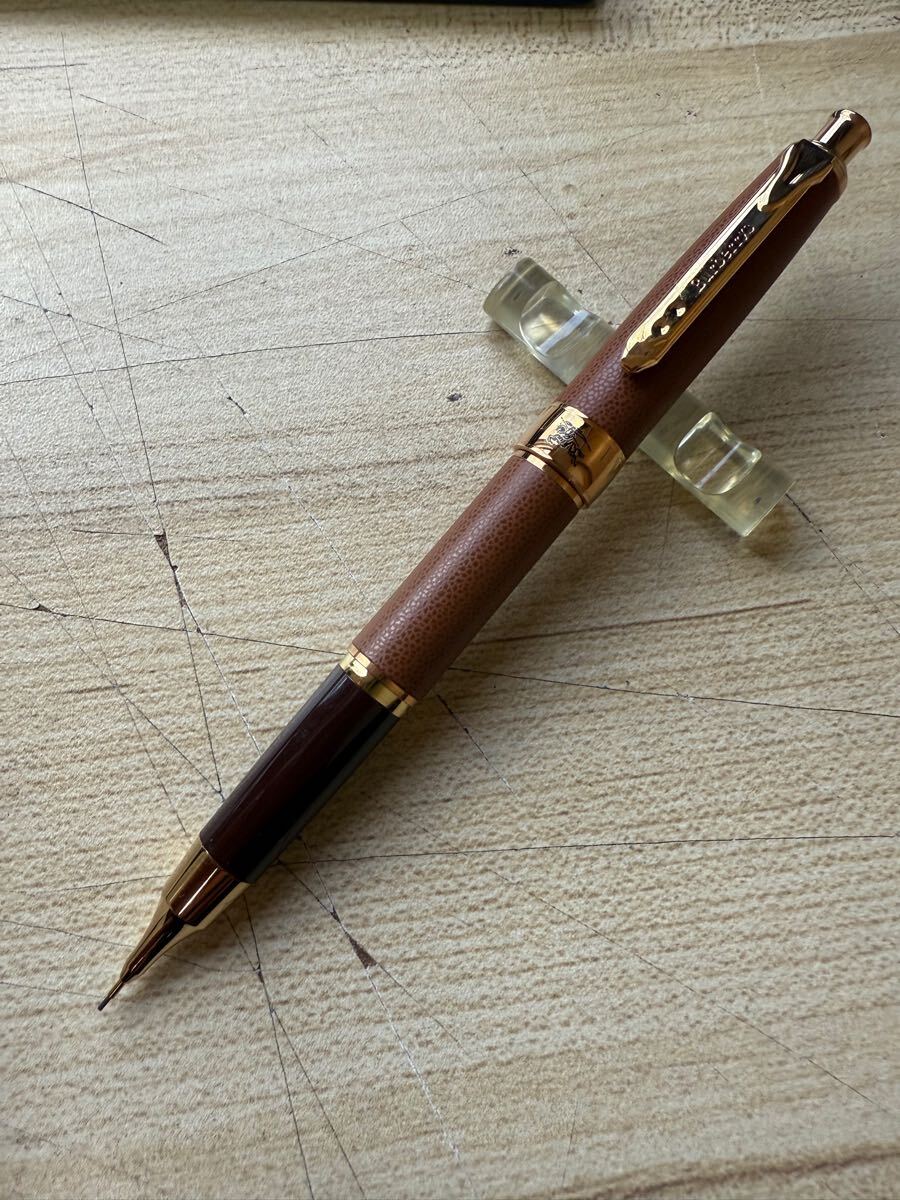 バーバリー シャープペンシ ケリー ぺんてる Burberry 皮巻き Pentel
