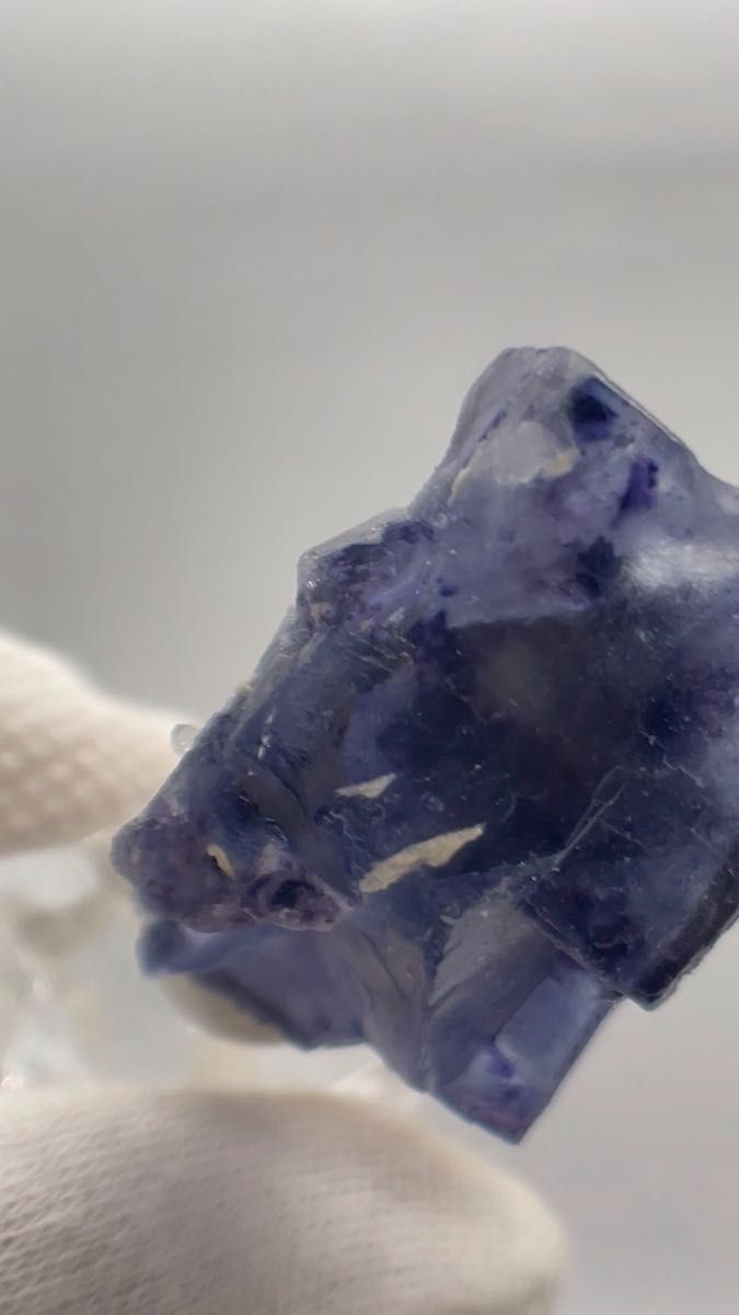 ヤオガンシャン産 ブルーパープルファントムフローライト テリ、ツヤ