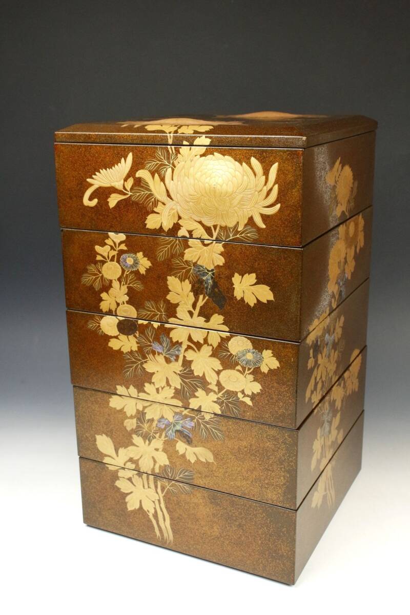 輪島塗極上菊詰沈金 四段重箱 蓋二枚 重台付 縁網代沈金 内朱 天然木