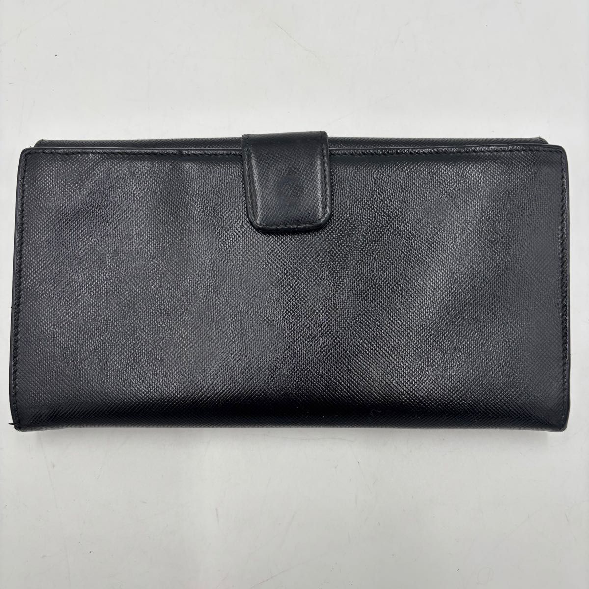 プラダ折り財布サフィアーノレザーブラック三角プレートWホックカード付