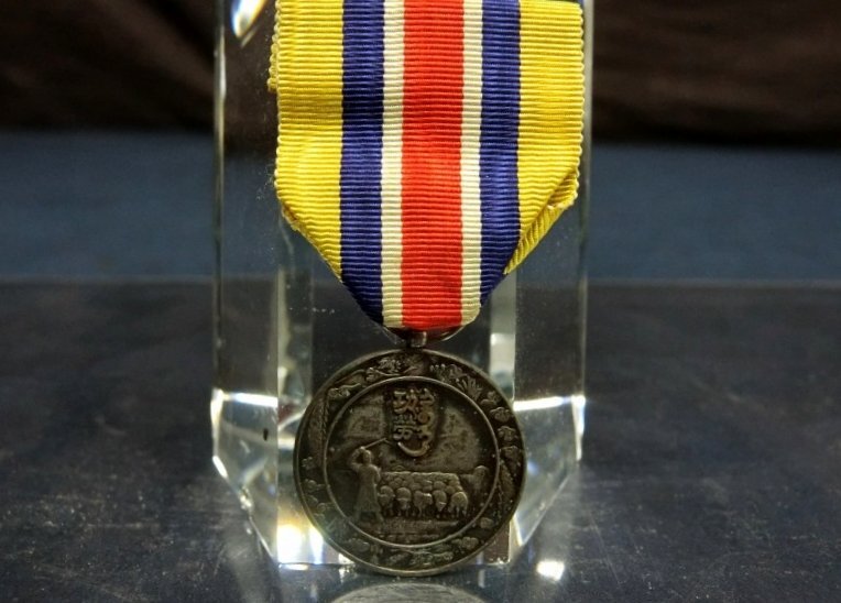 レア『 蒙古聯合自治政府肇建功労章』モンゴル 共箱付 徽章 記章 Yahoo