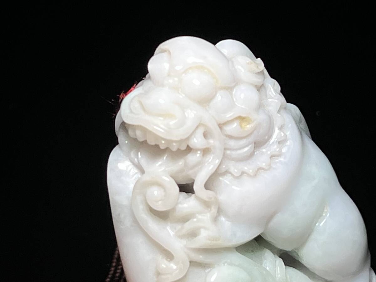 中国古玩 時代物 天然翡翠玉 本翡翠 高氷種飄花 唐獅子紋彫