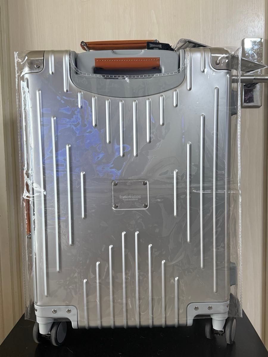 イノベータースーツケース INV1811STP 36L 色 ステアリングシルバー