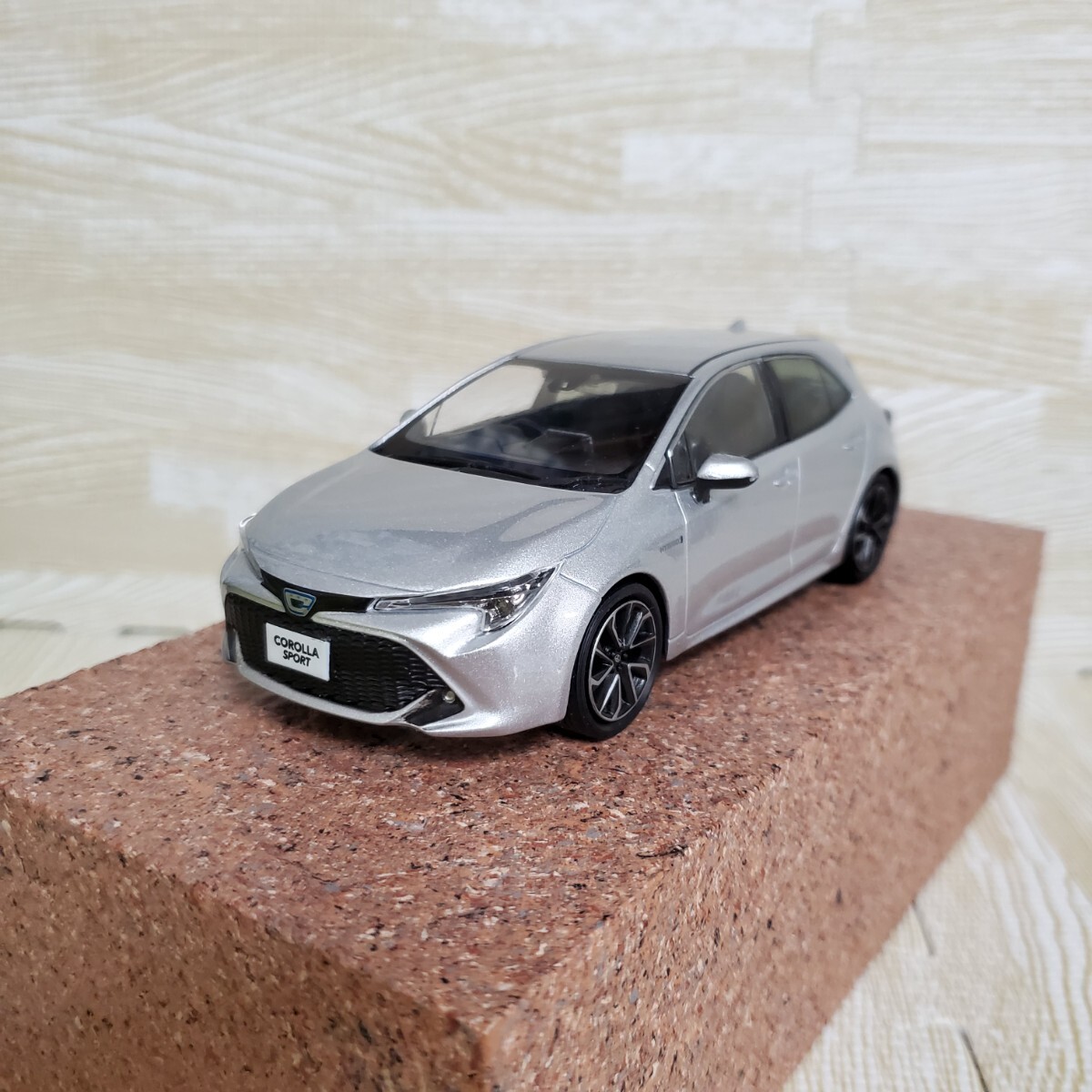 トヨタ カローラスポーツ 1/30 カラーサンプルミニカー