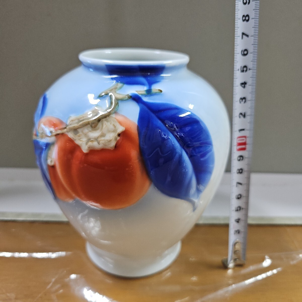 2246 深川製磁 柿文 花瓶 時代物 2246 深川製磁柿文花瓶時代物