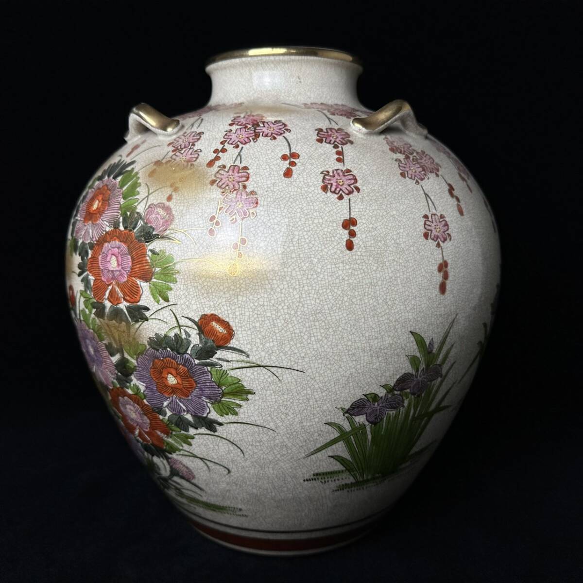 1345 薩摩焼四耳付花瓶草花と御所車図柄金彩時代物骨董