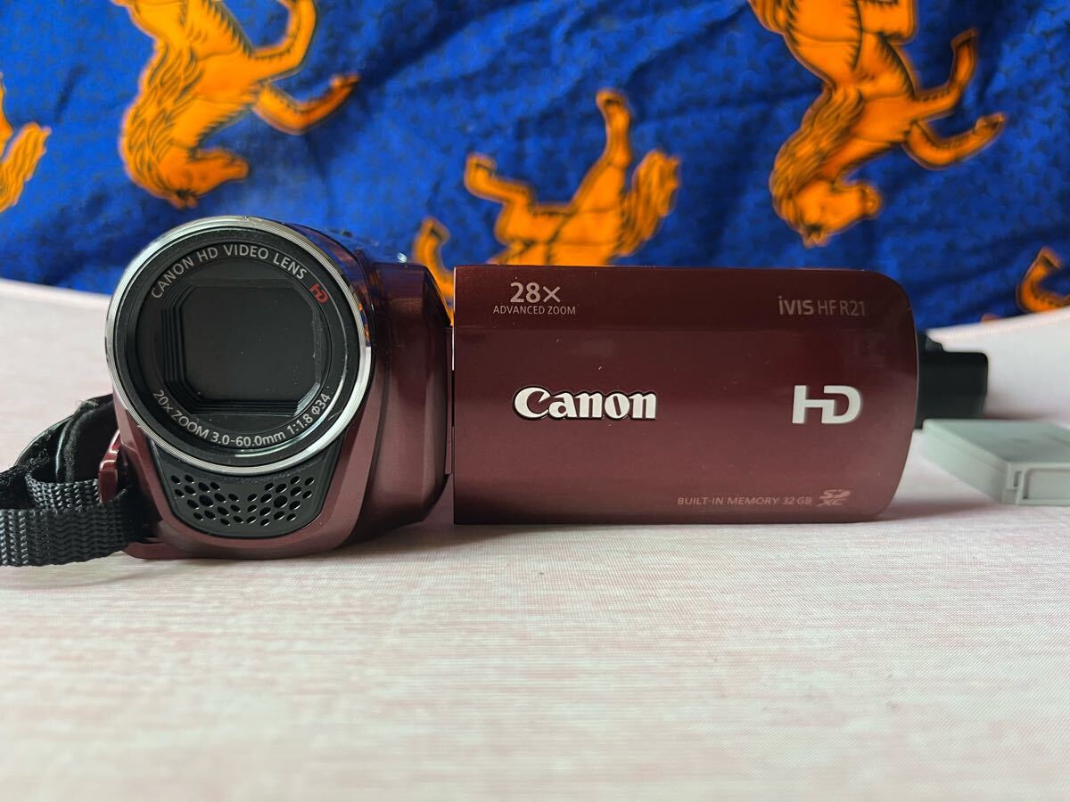 お買い得，格安 CANON iVIS HF R21 レッド バッテリー2個、充電器1個