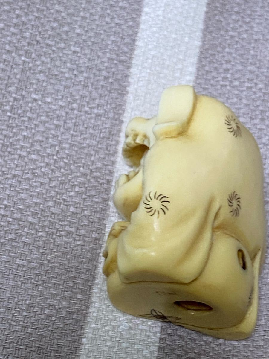 根付 玉獅子 次之銘 時代 検/江戸/提げ物/緒締玉/根付/印籠/翡翠/珊瑚