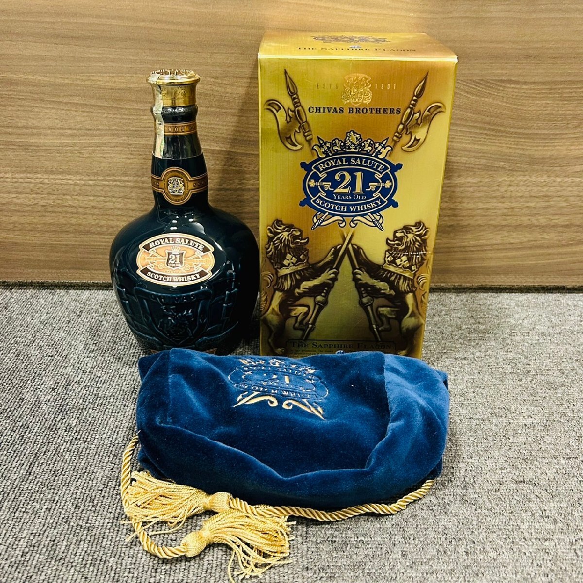 1円～☆ロイヤル サルート 21年 青 陶器ボトル ＊巾着袋 箱付 ※