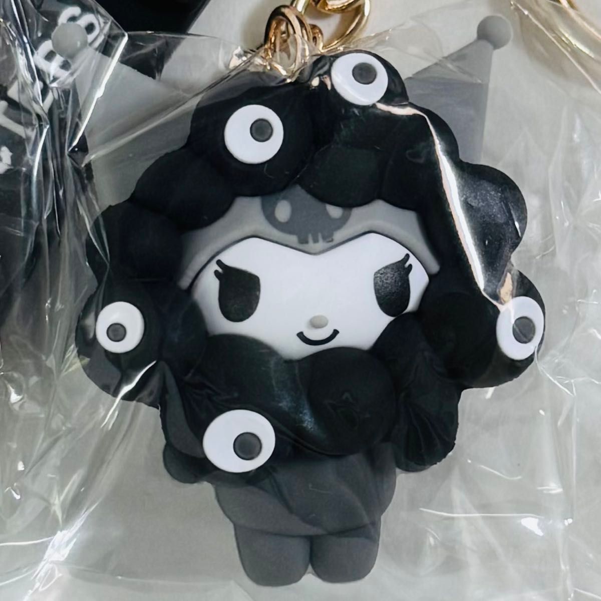 クロミ 黒 ミャクミャク サンリオ キーホルダー 万博限定 クロミ 黒