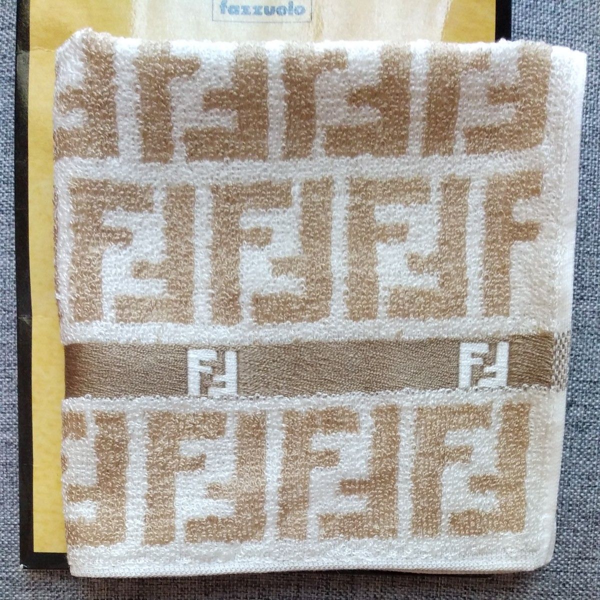 FENDI フェンディ タオルハンカチ シルク混 ズッカ柄 ベージュ｜Yahoo