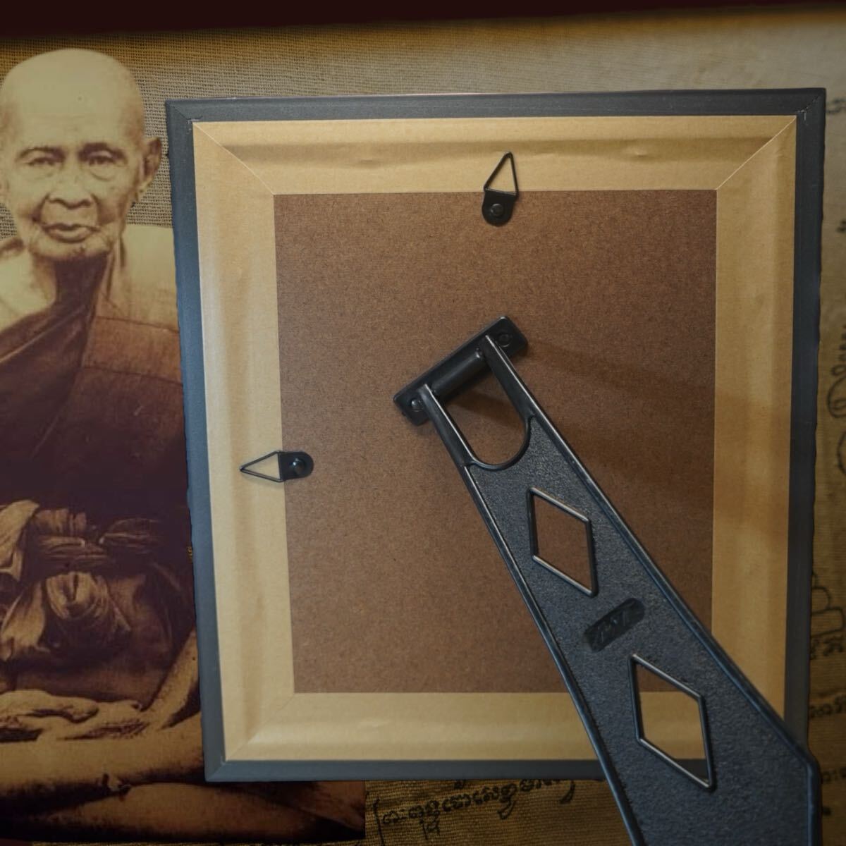 鑑定書付】奇跡の聖布 超大僧の集結 ルアンプーイアム師の伝説