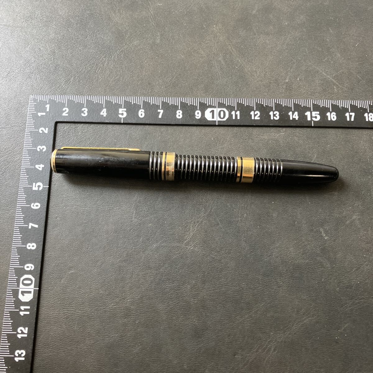 最安値，お得 PLATINUM プラチナ 万年筆 #3776 ペン先 14K 細 ブラック